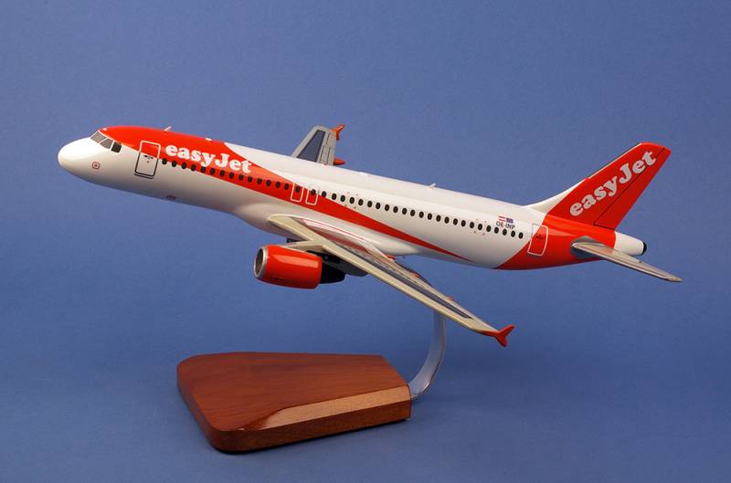 réalisation d'une maquette bois peinte à la main, personnalisation unique à le demande Aix en Provence