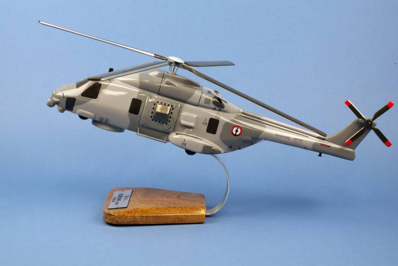 Maquette bois NH90 Caiman marine nationale Marignane