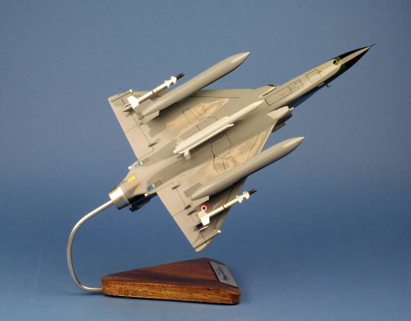 maquette bois sur socle boismirage 2000N proche Montpellier 