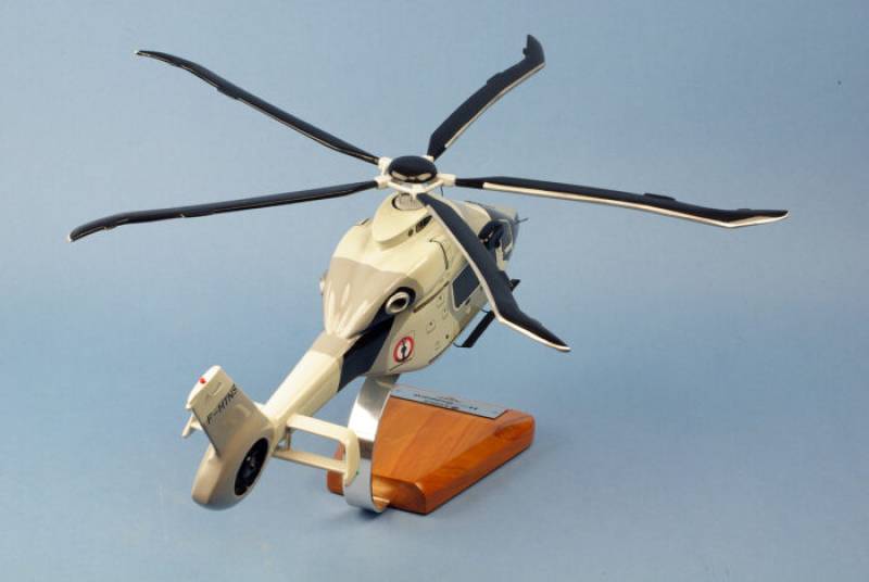 MAQUETTE BOIS HELICOPTERE POUR PASSIONES D'AVIATION AIX EN PROVENCE