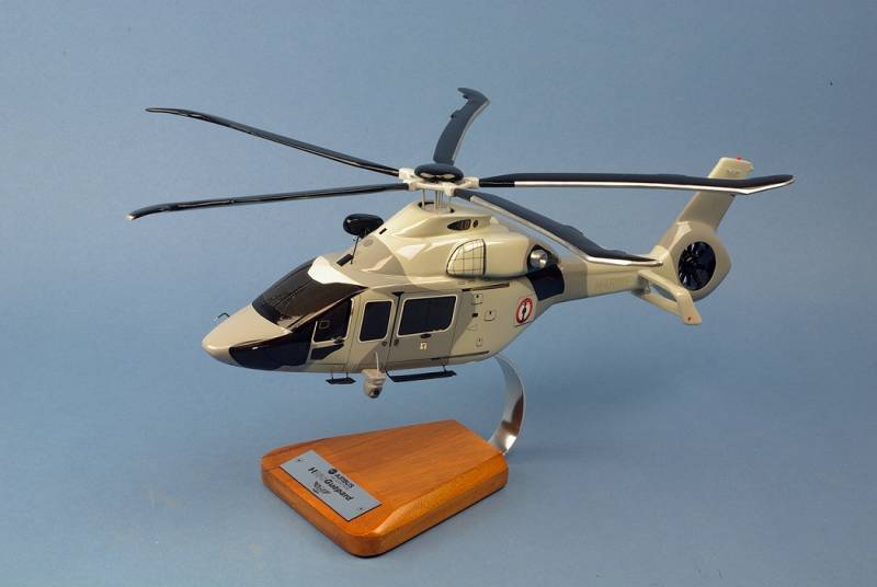 MAQUETTE BOIS HELICOPTERE H160 GUEPARD FLOTILLE 32F ECHELLE 1/32eme