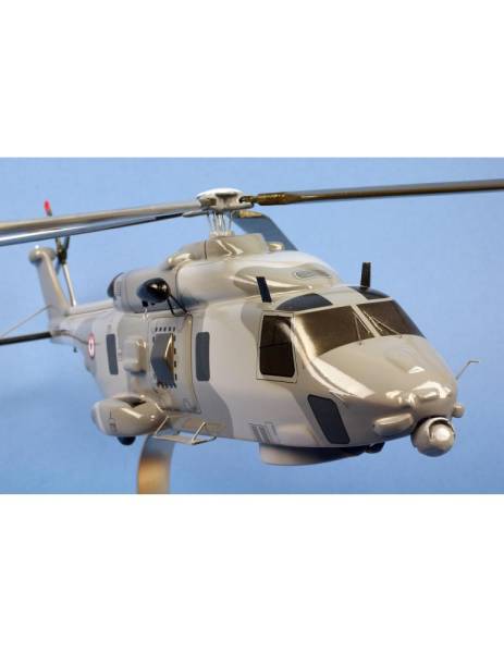 Maquette en bois faite à la main NH90 Caiman boutique aéronautique proche toulon